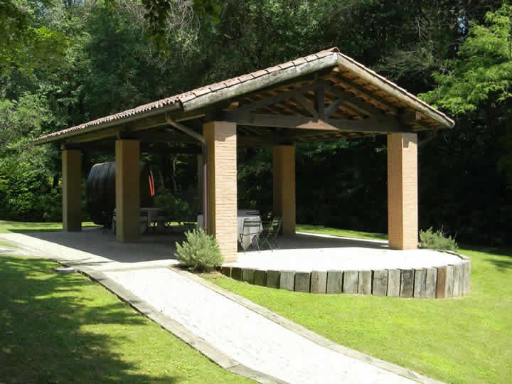 La tettoia nel parco